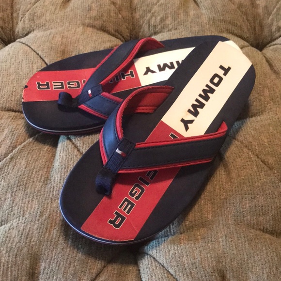 boys tommy hilfiger flip flops